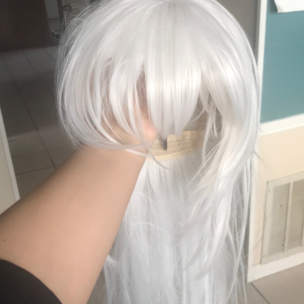 WHITE LONG WIG WITH BANGS 🕊